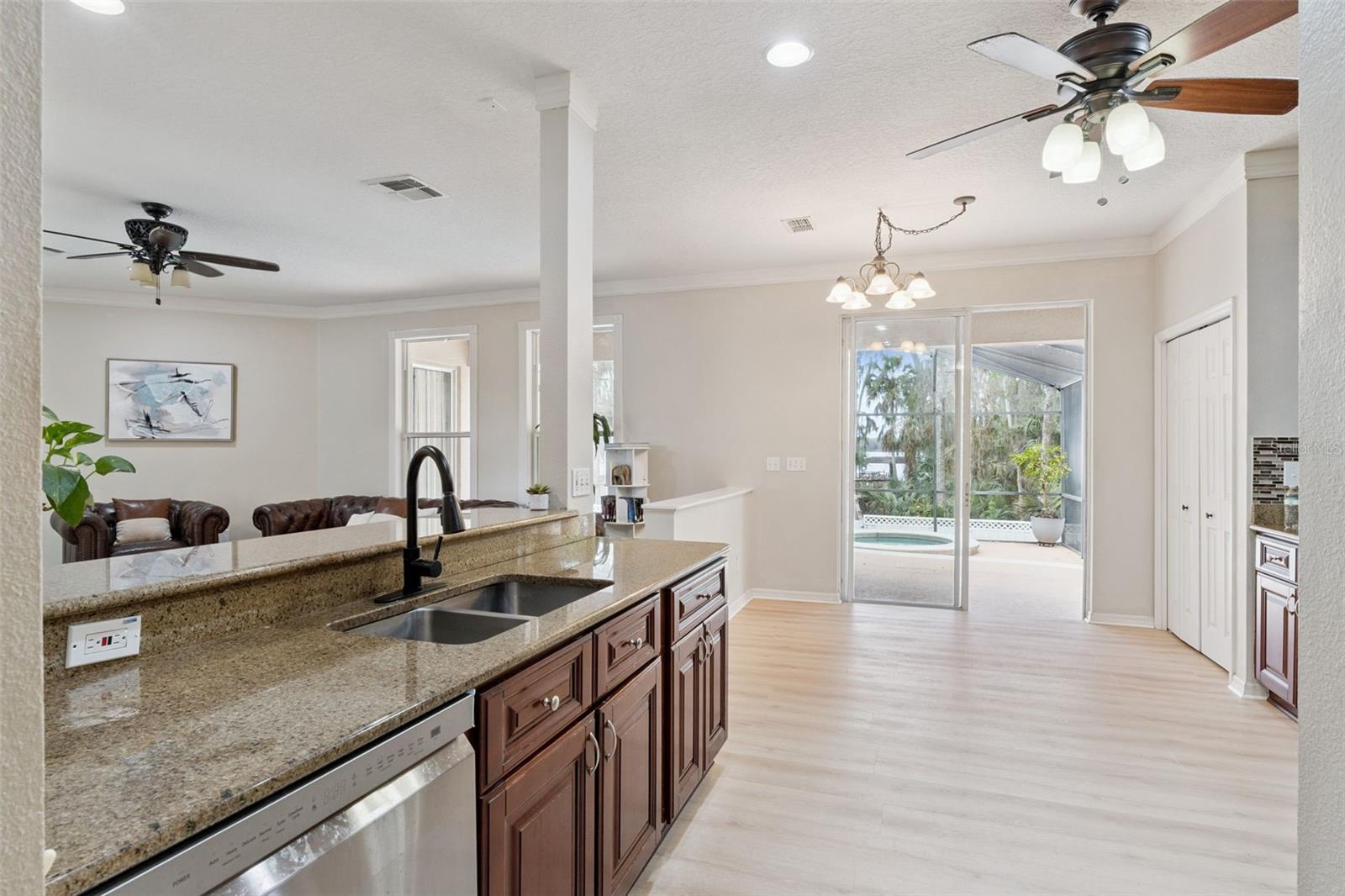 Image 12 of 64 For 422 Sandringham Court