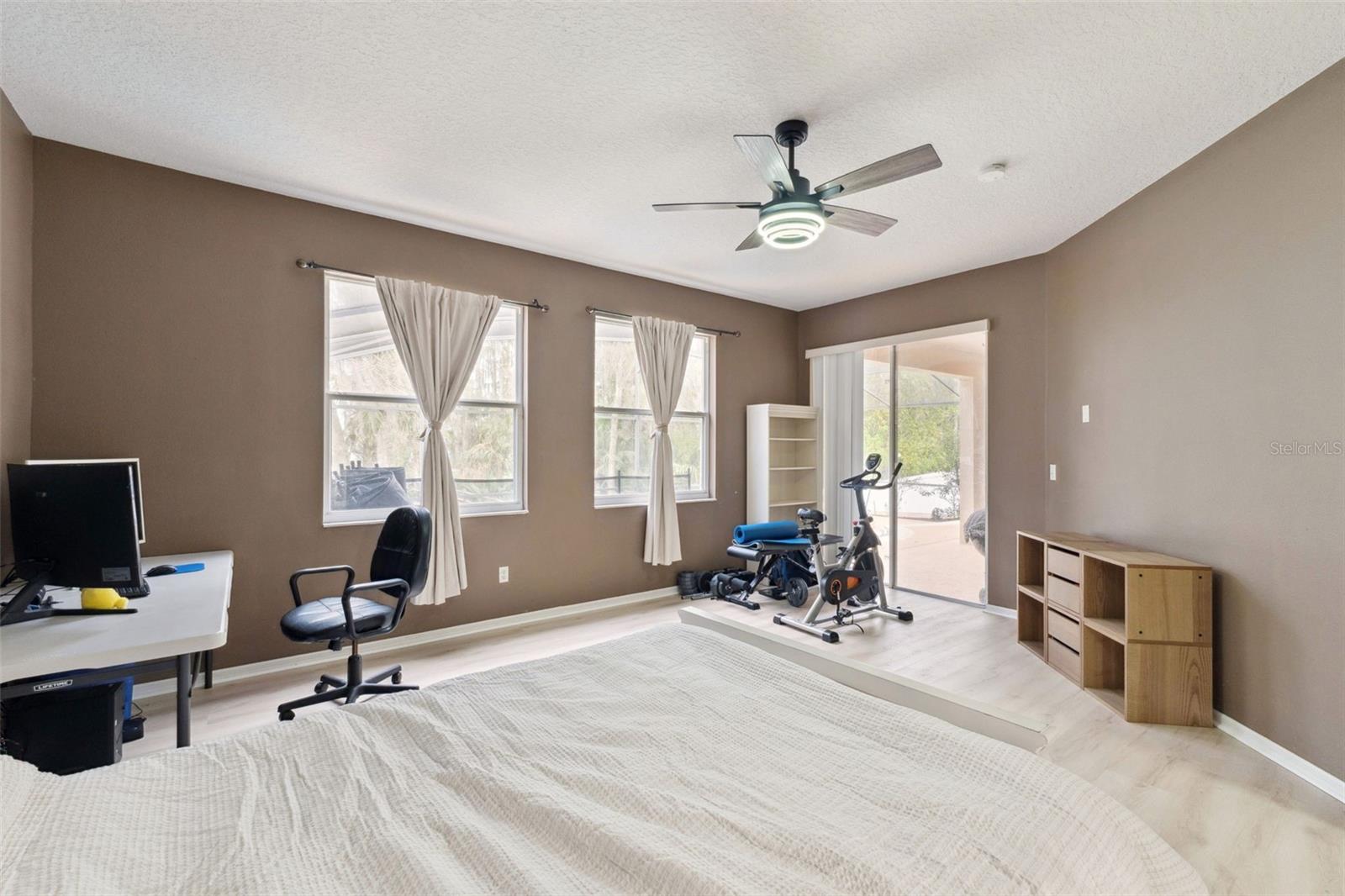 Image 22 of 64 For 422 Sandringham Court