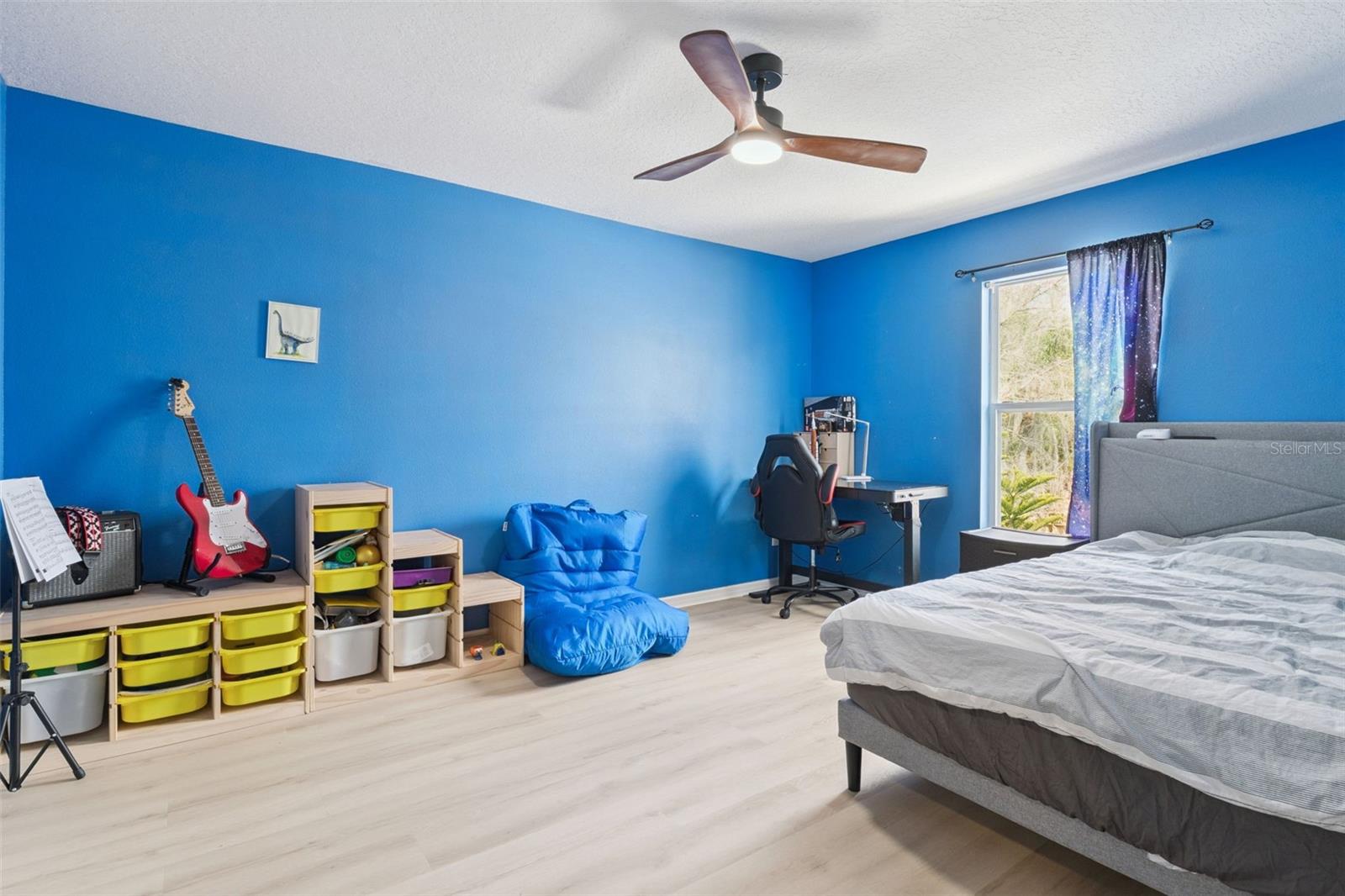 Image 24 of 64 For 422 Sandringham Court