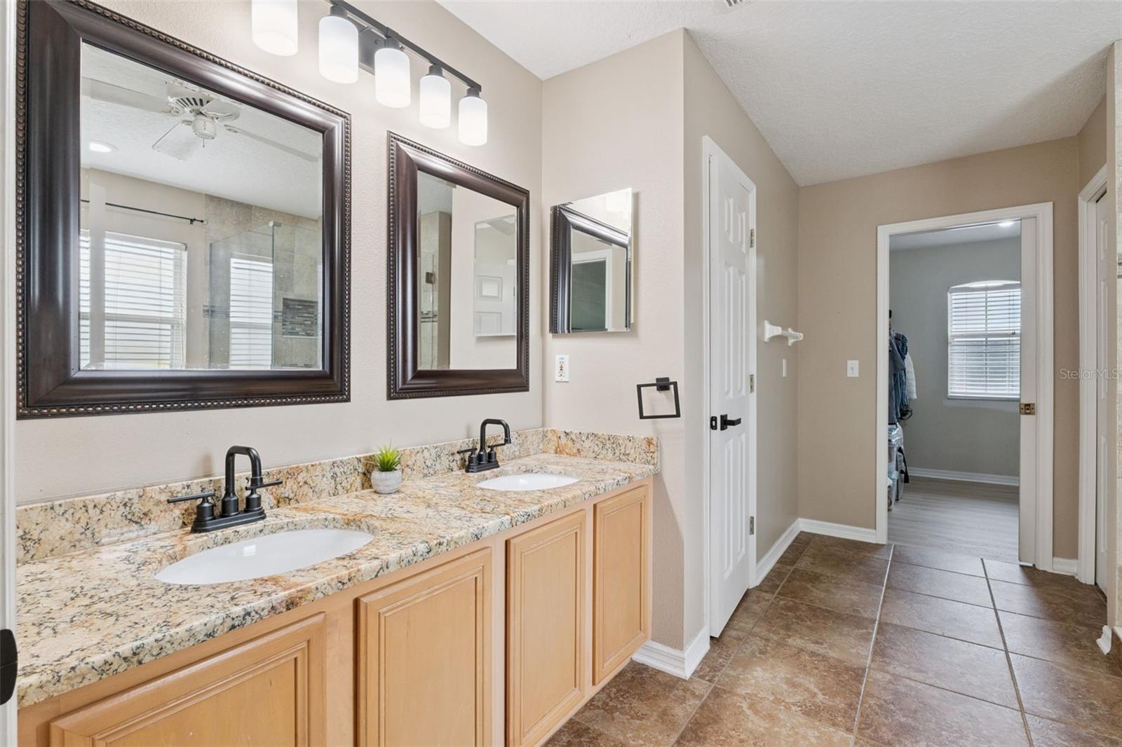 Image 25 of 64 For 422 Sandringham Court