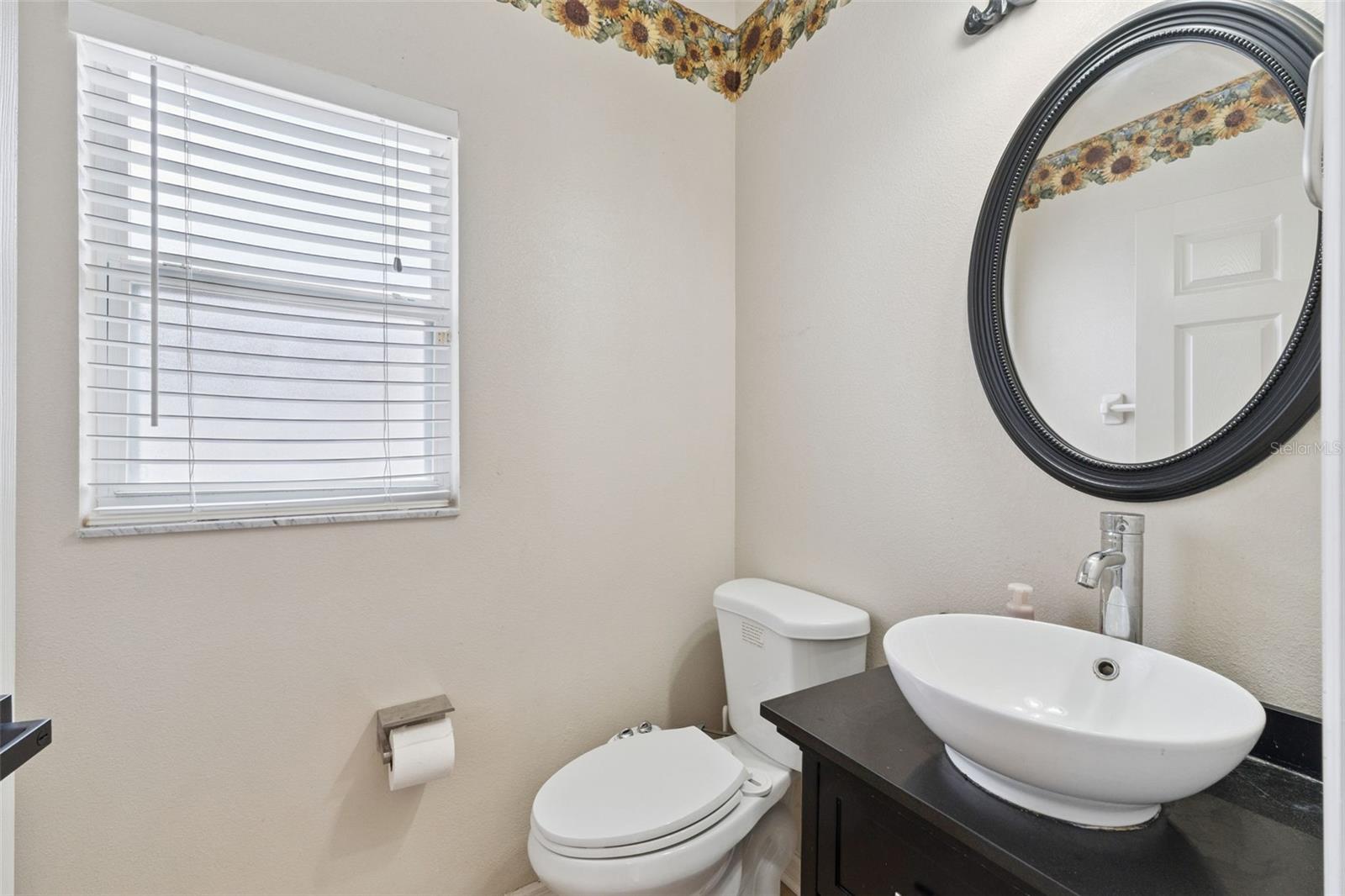 Image 30 of 64 For 422 Sandringham Court