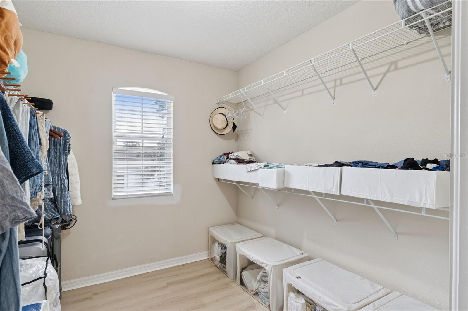 Image 32 of 64 For 422 Sandringham Court