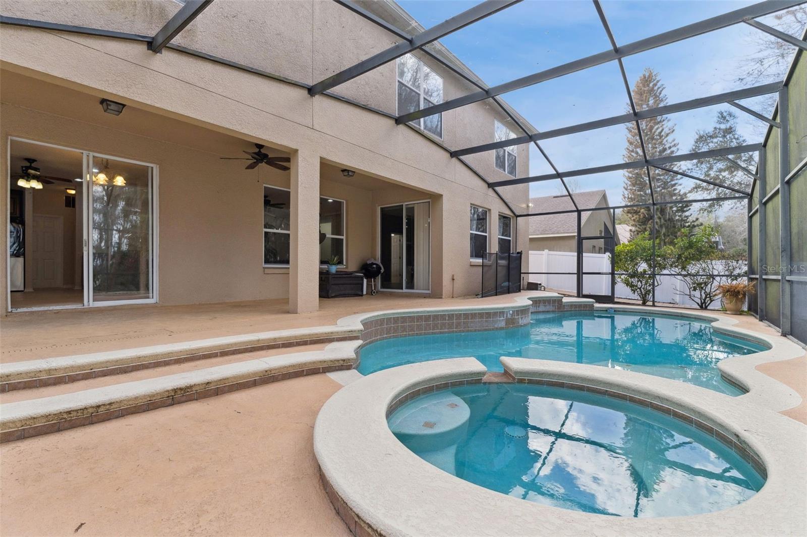 Image 34 of 64 For 422 Sandringham Court