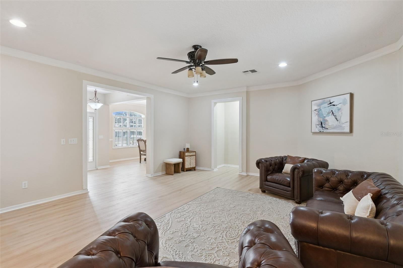 Image 4 of 64 For 422 Sandringham Court