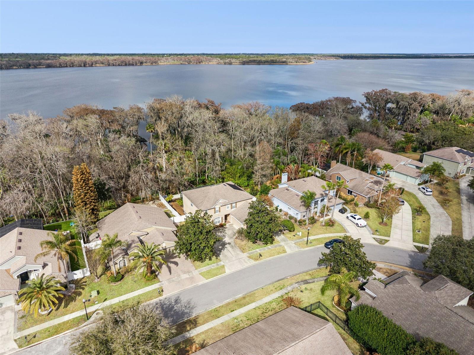 Image 52 of 64 For 422 Sandringham Court