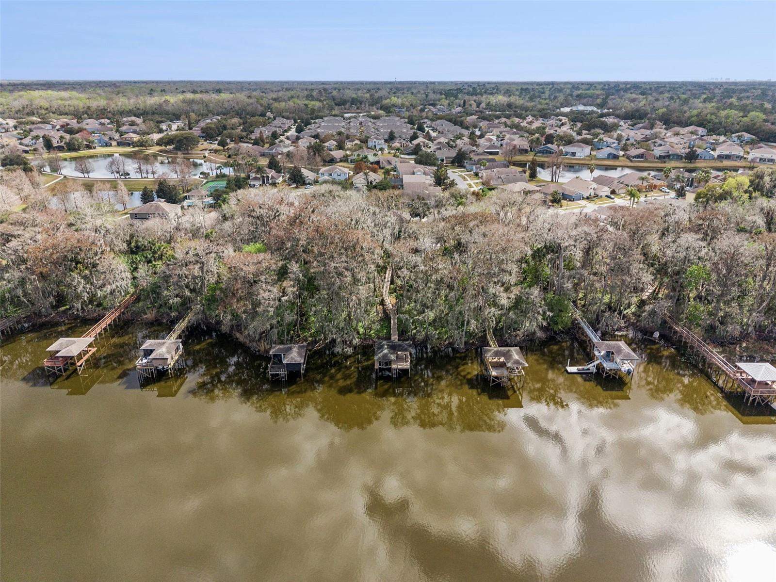 Image 57 of 64 For 422 Sandringham Court