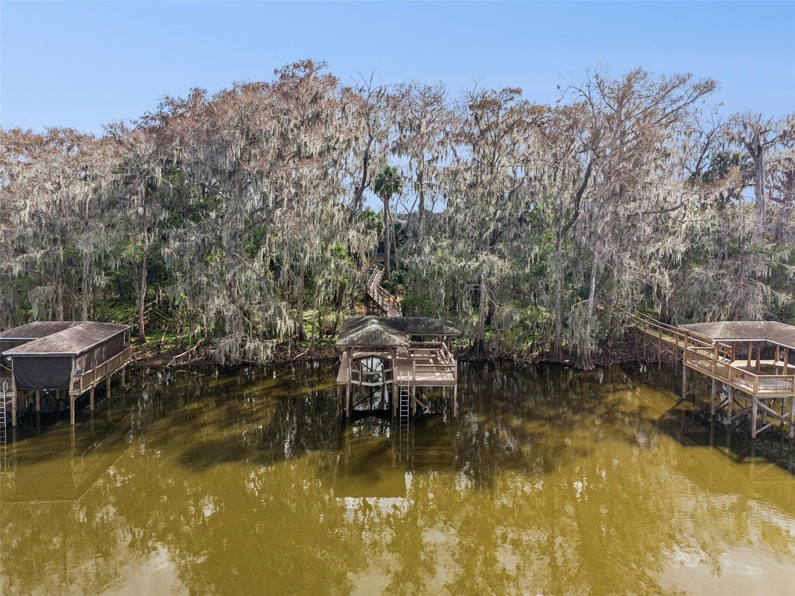 Image 59 of 64 For 422 Sandringham Court