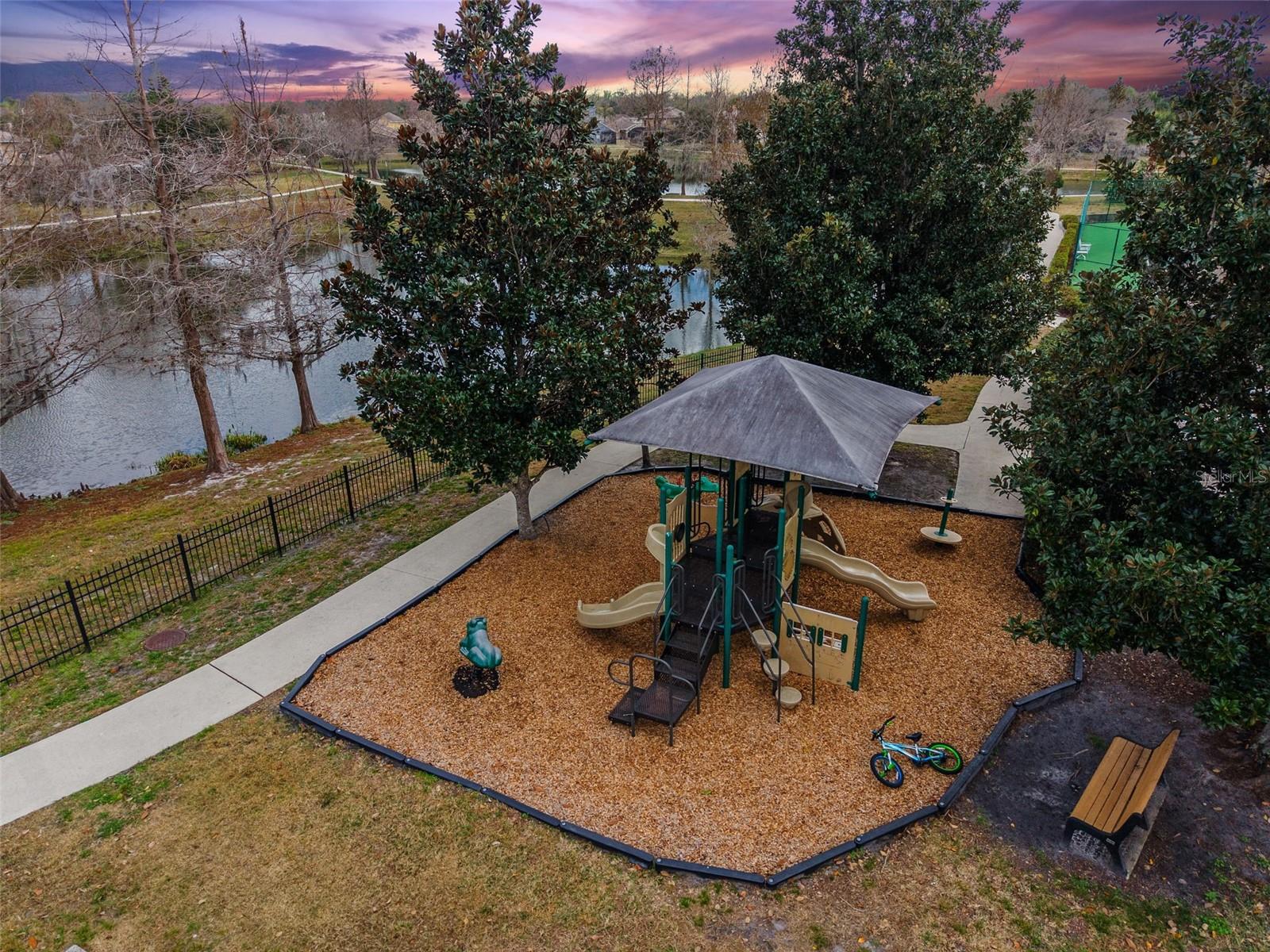 Image 61 of 64 For 422 Sandringham Court