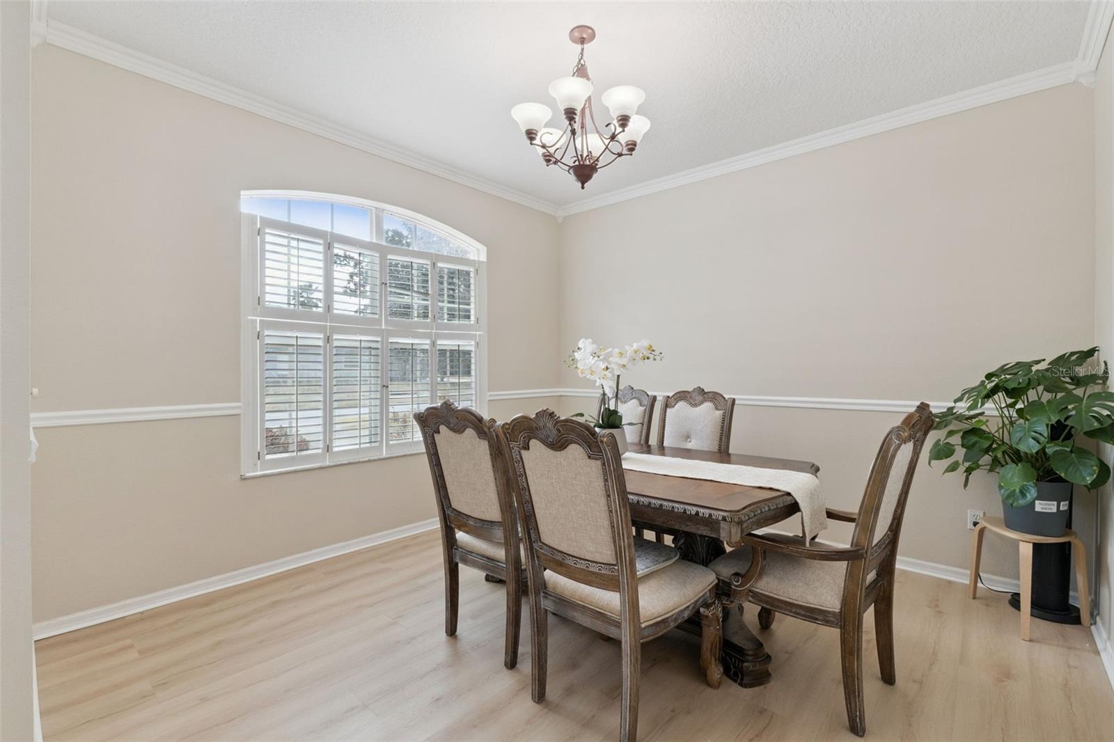 Image 7 of 64 For 422 Sandringham Court