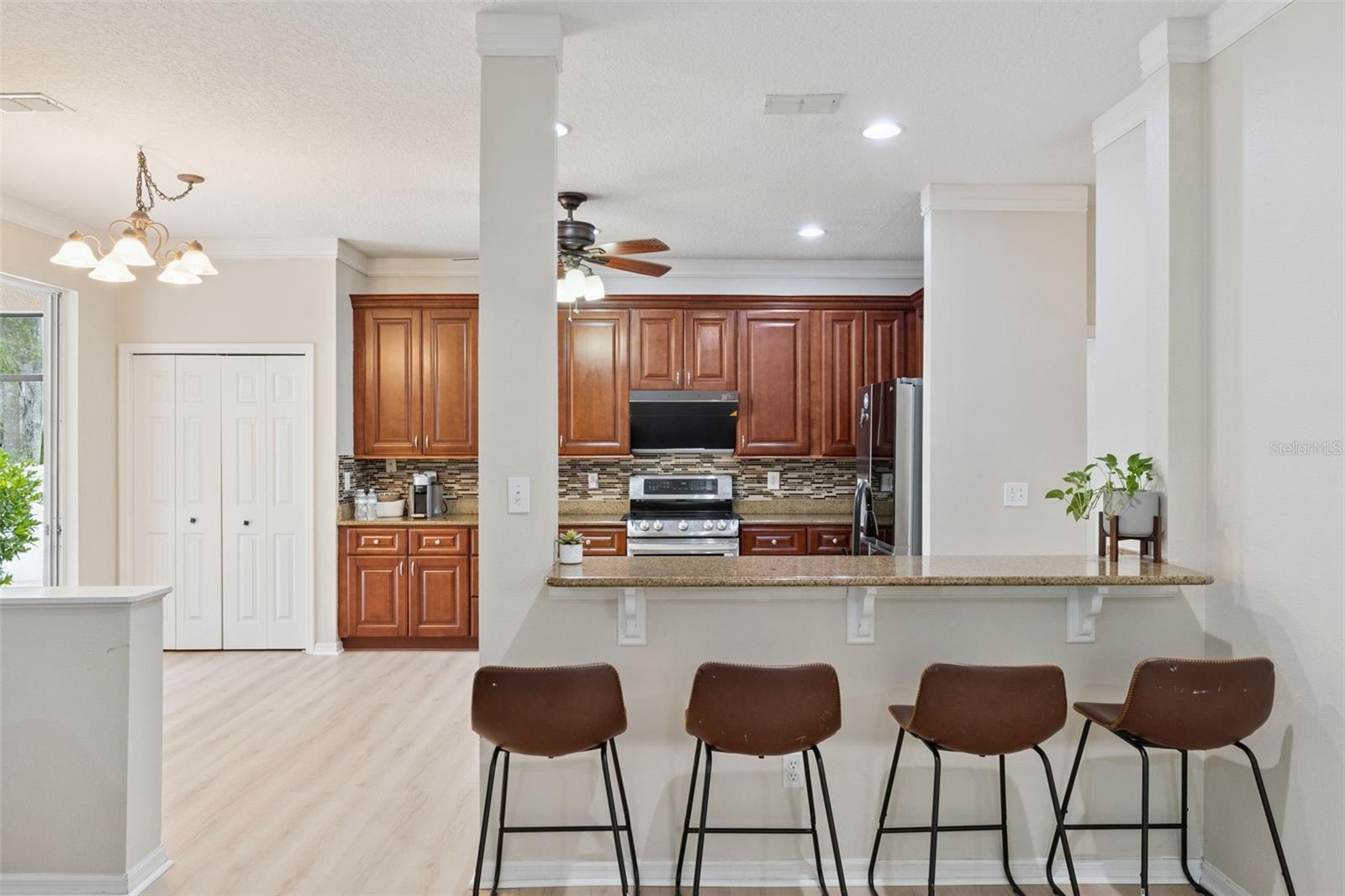 Image 9 of 64 For 422 Sandringham Court