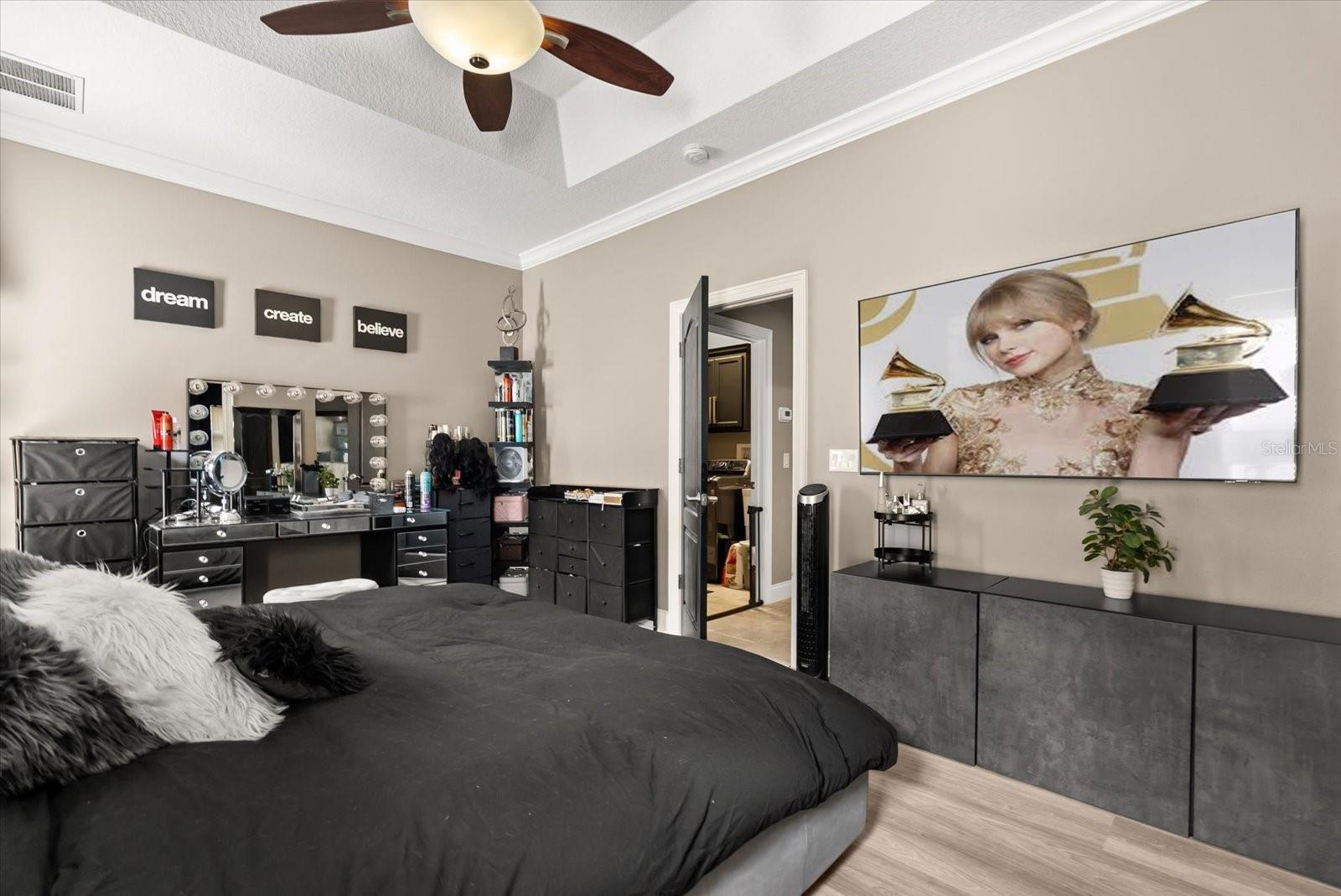 Image 17 of 29 For 451 Carey Way