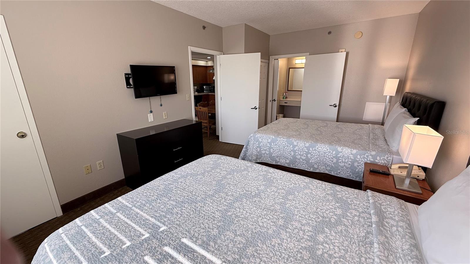 Image 7 of 10 For 7601 Canada Avenue 515