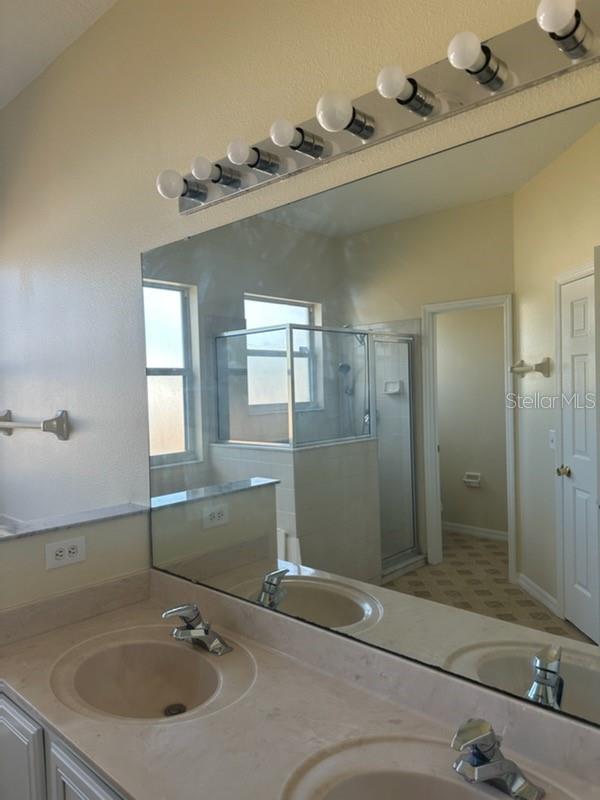 Image 12 of 20 For 927 Alsace Drive