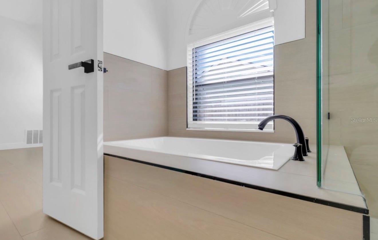 Image 15 of 30 For 2622 Liz Lane