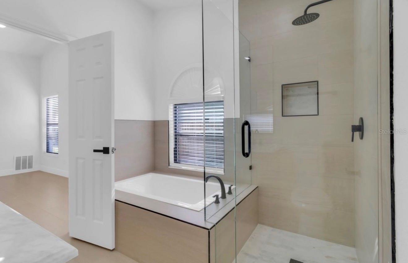 Image 16 of 30 For 2622 Liz Lane