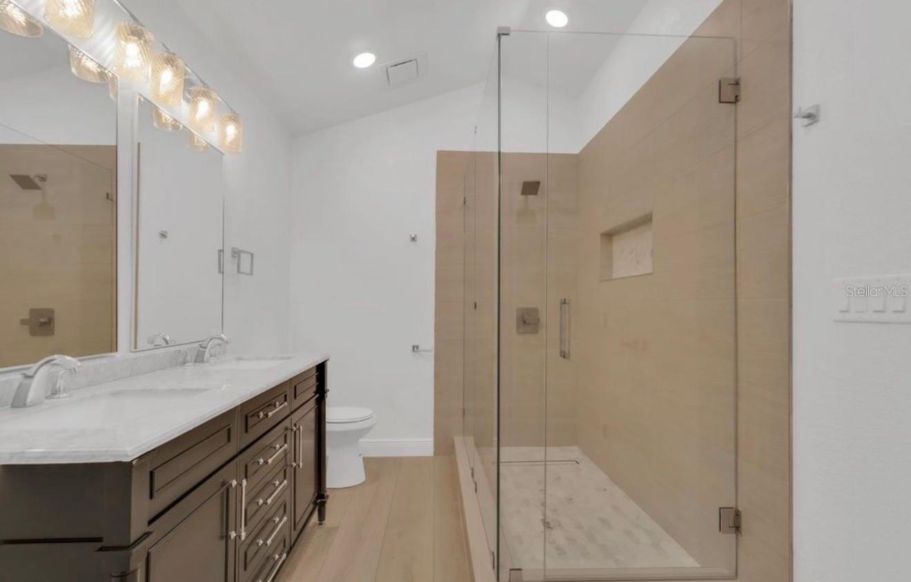 Image 21 of 30 For 2622 Liz Lane