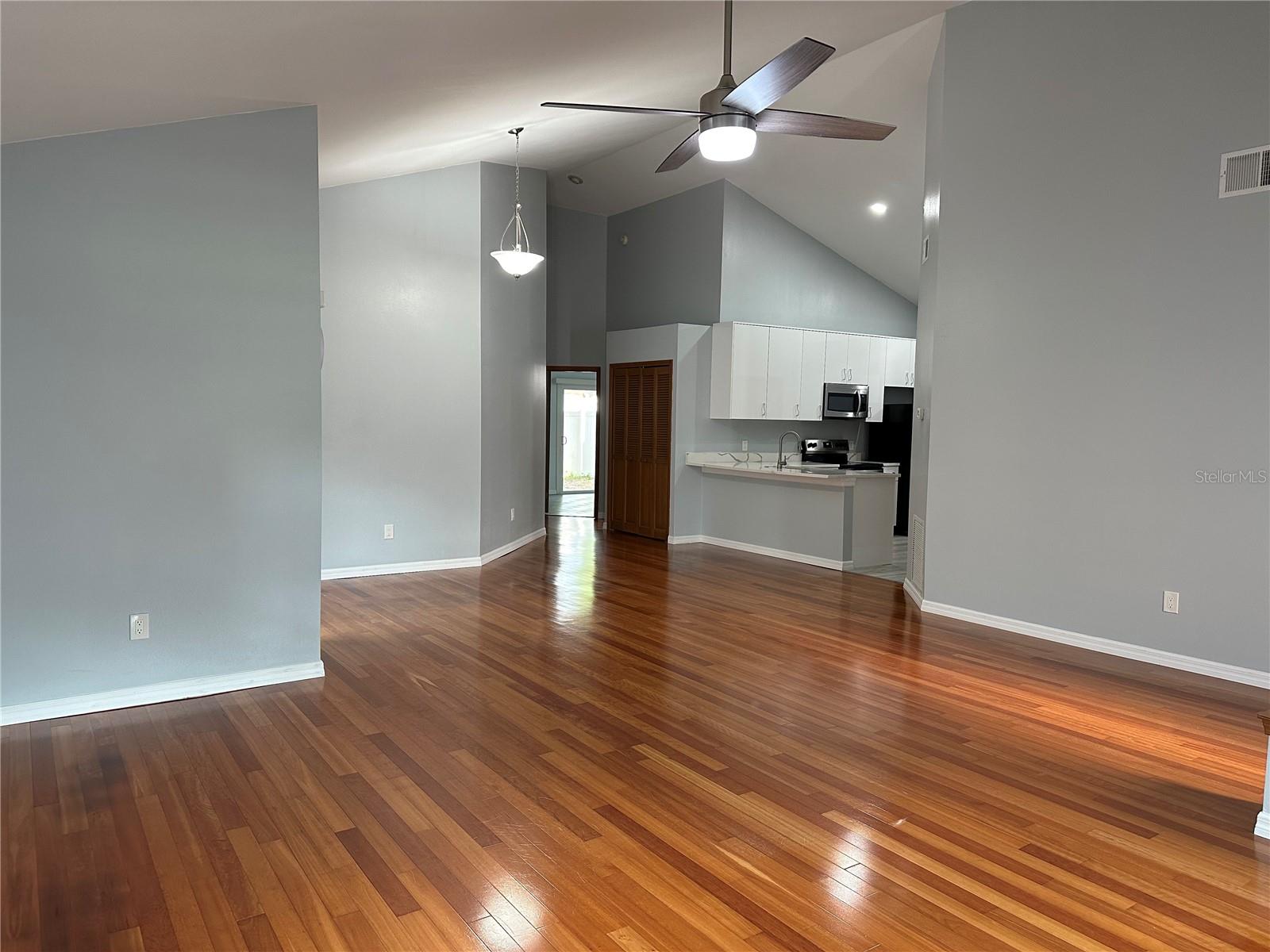 Image 10 of 22 For 7427 Spring Villas Circle