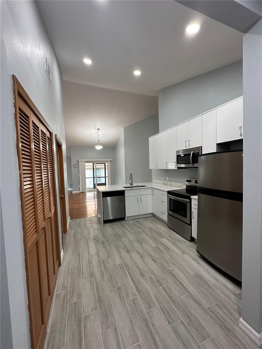 Image 11 of 22 For 7427 Spring Villas Circle