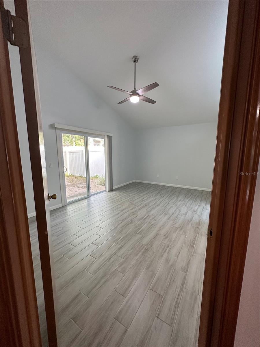 Image 18 of 22 For 7427 Spring Villas Circle