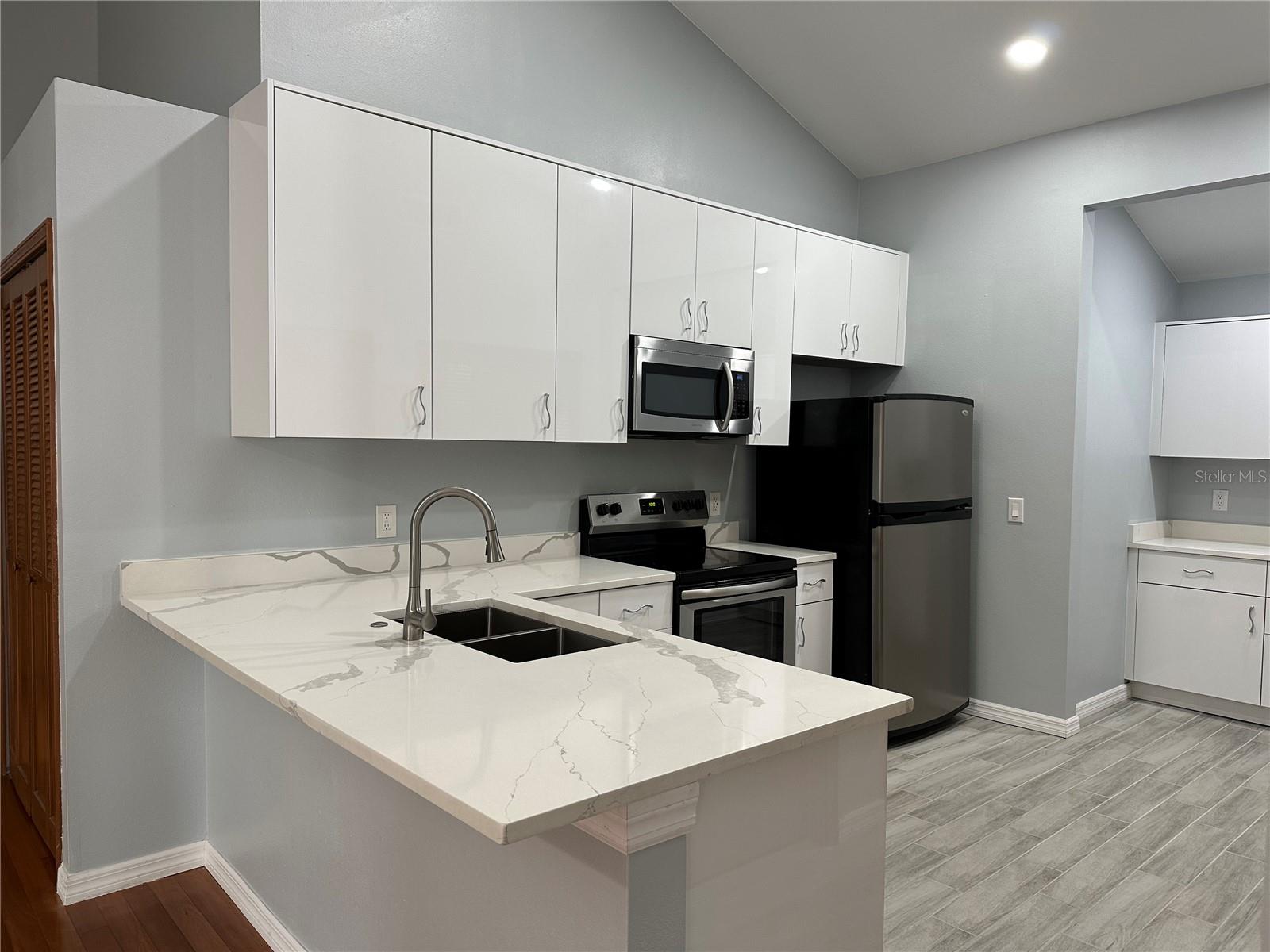 Image 5 of 22 For 7427 Spring Villas Circle