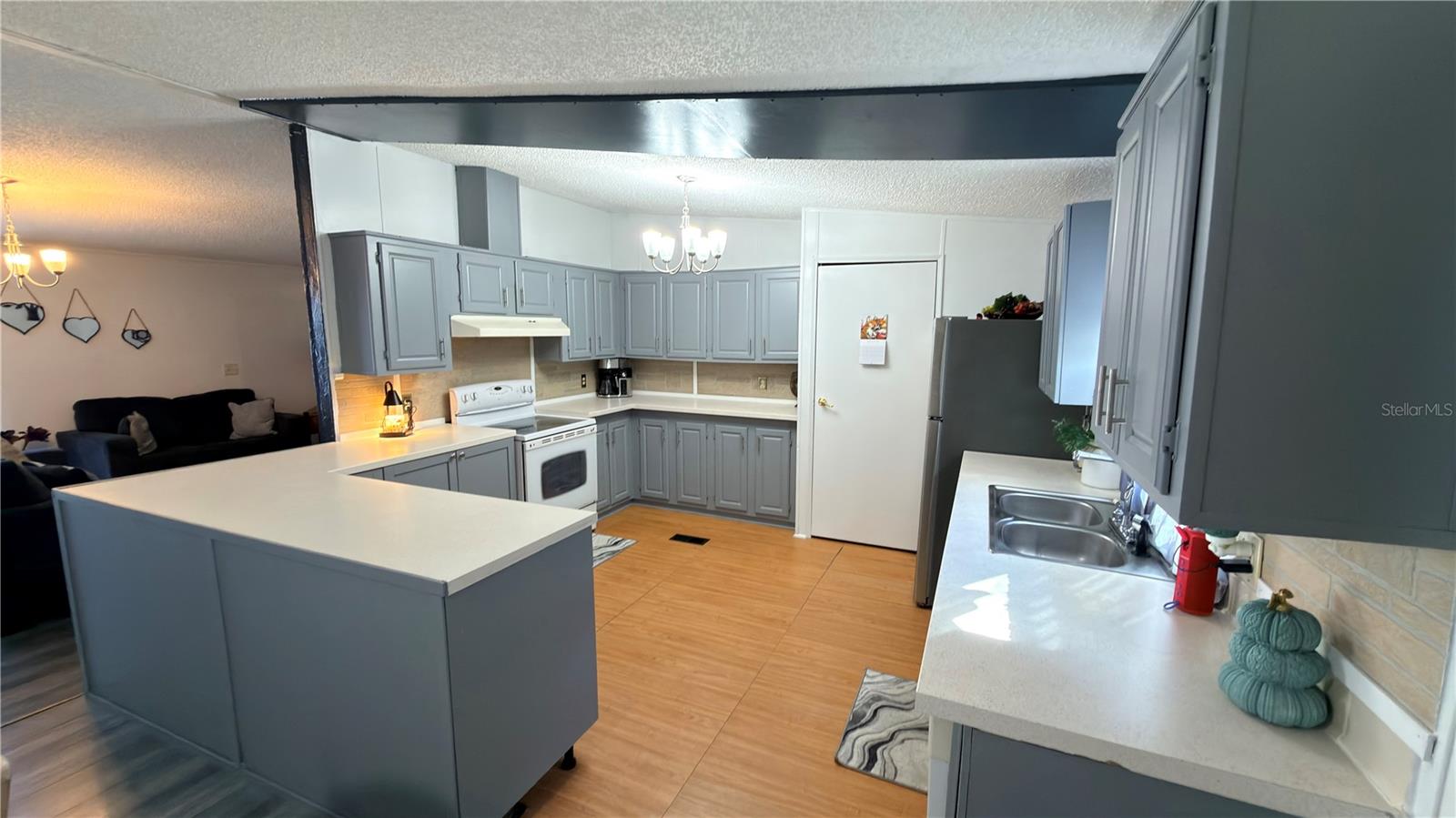 Image 11 of 26 For 15840 Florida 50  93