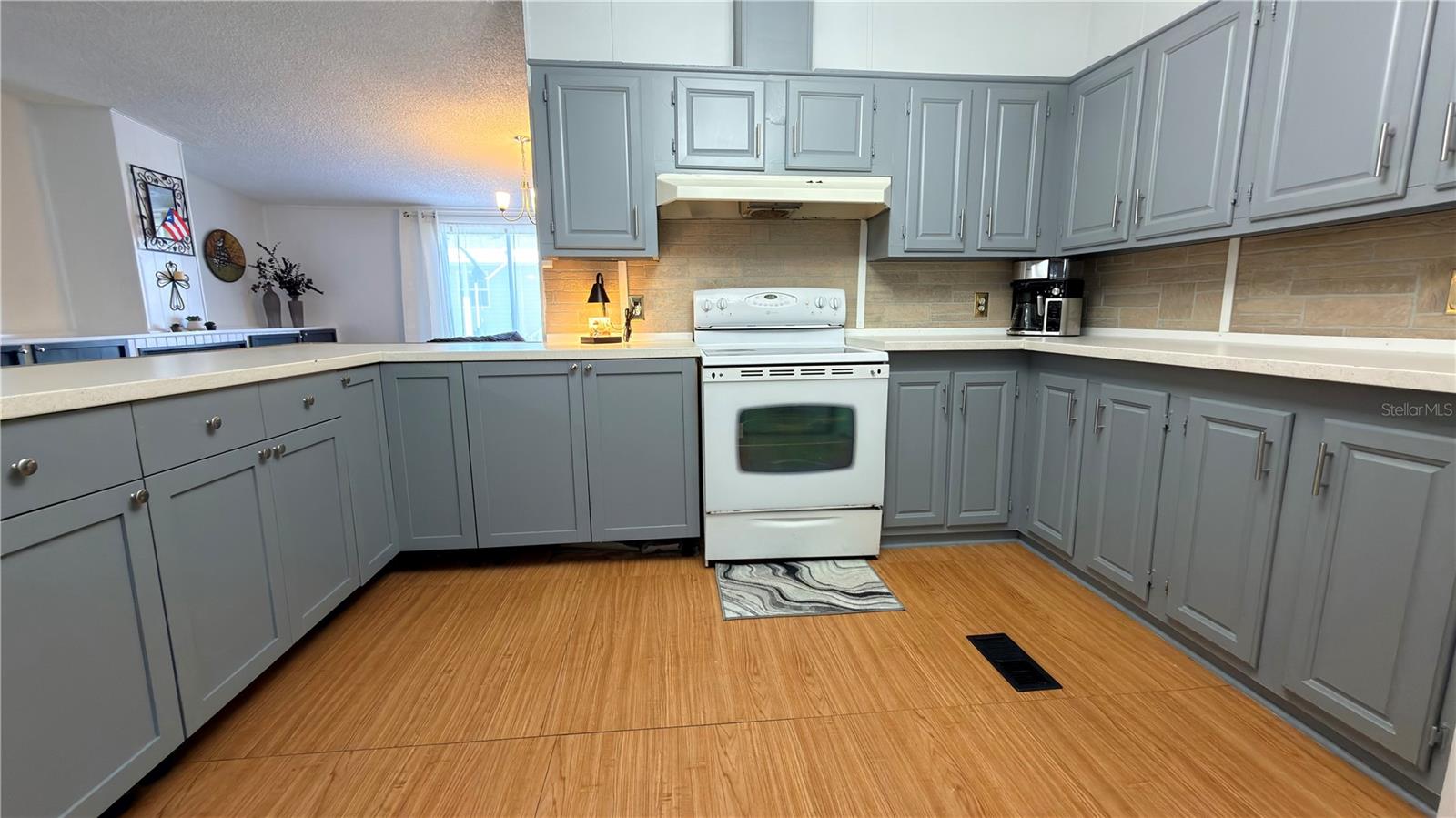 Image 16 of 26 For 15840 Florida 50  93