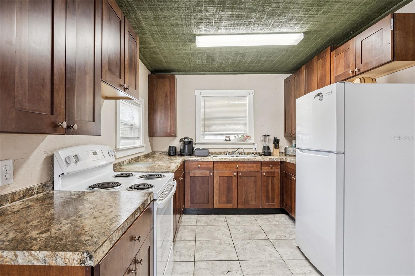 Image 10 of 49 For 116-118 Beaumont Avenue