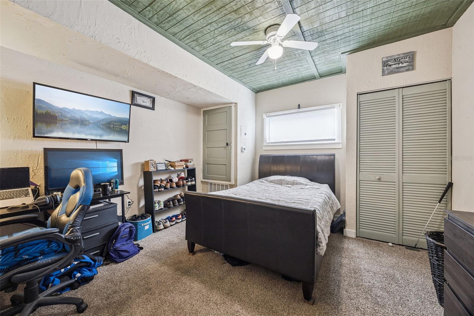 Image 15 of 49 For 116-118 Beaumont Avenue