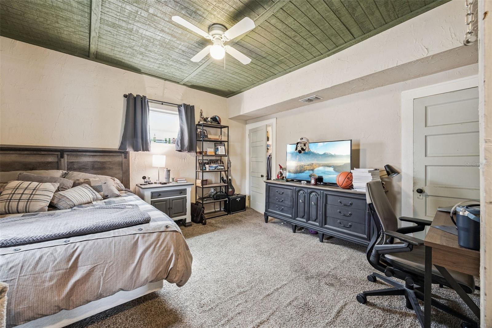 Image 20 of 49 For 116-118 Beaumont Avenue