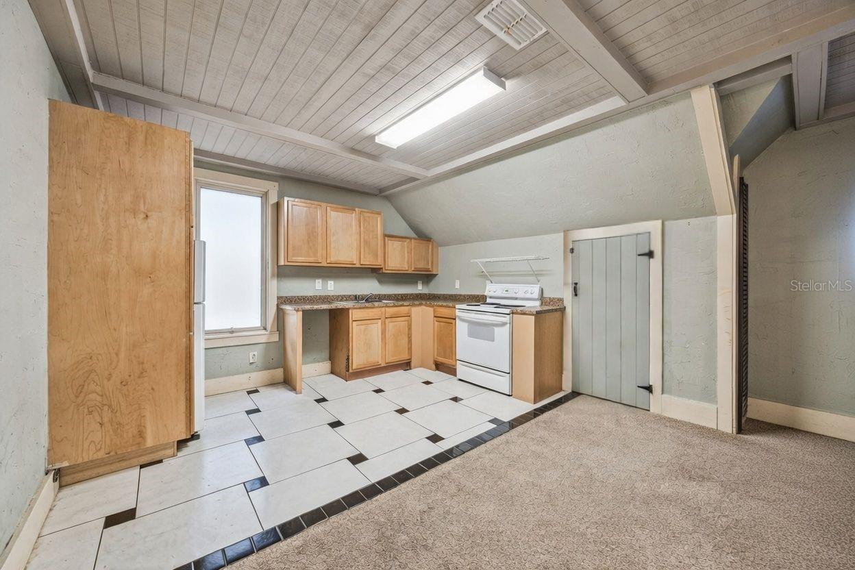 Image 25 of 49 For 116-118 Beaumont Avenue