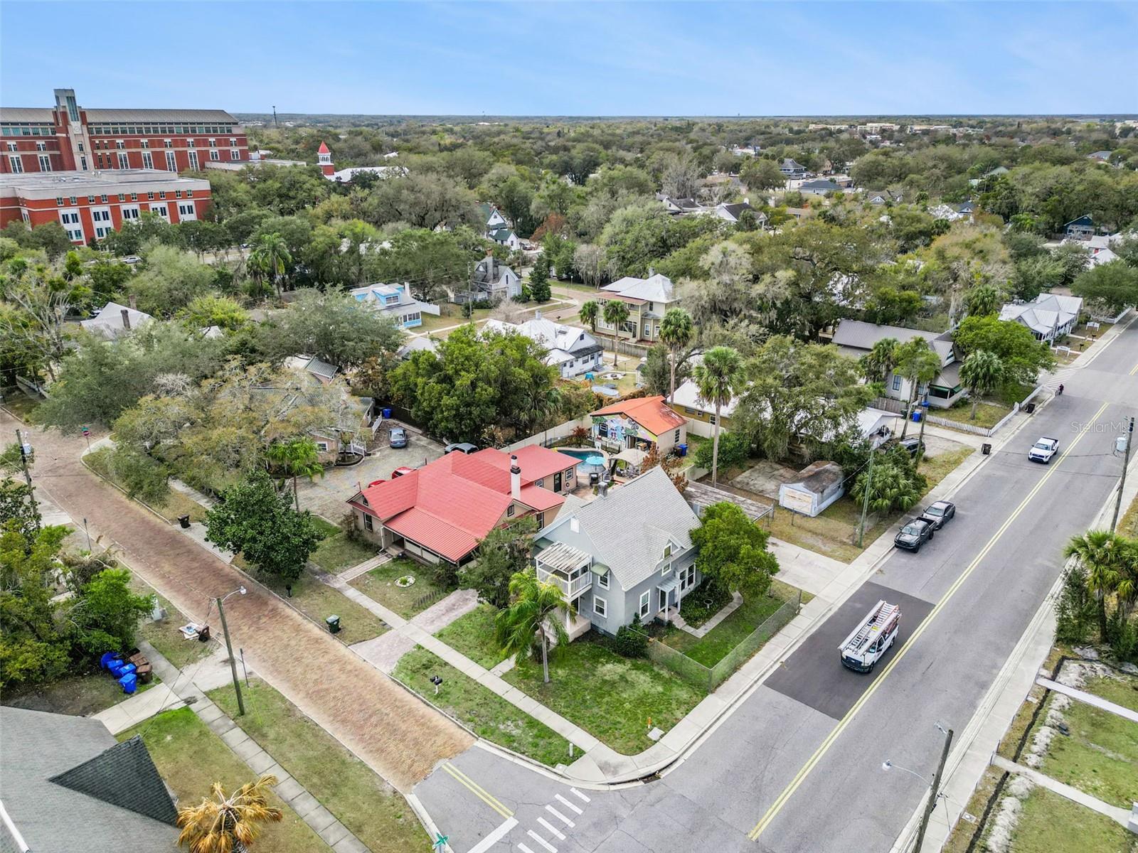 Image 37 of 49 For 116-118 Beaumont Avenue