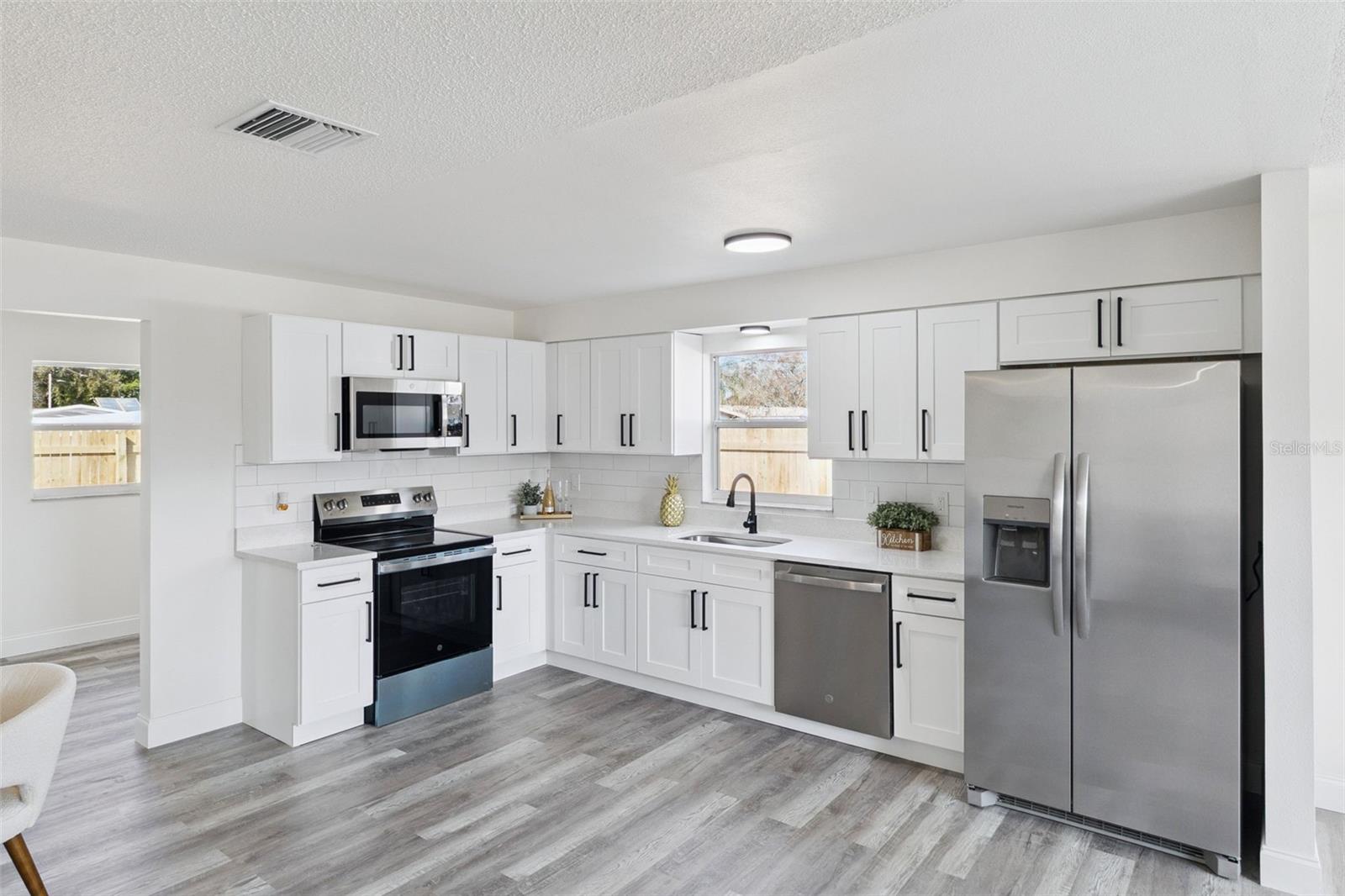 Image 8 of 23 For 1430 James Avenue