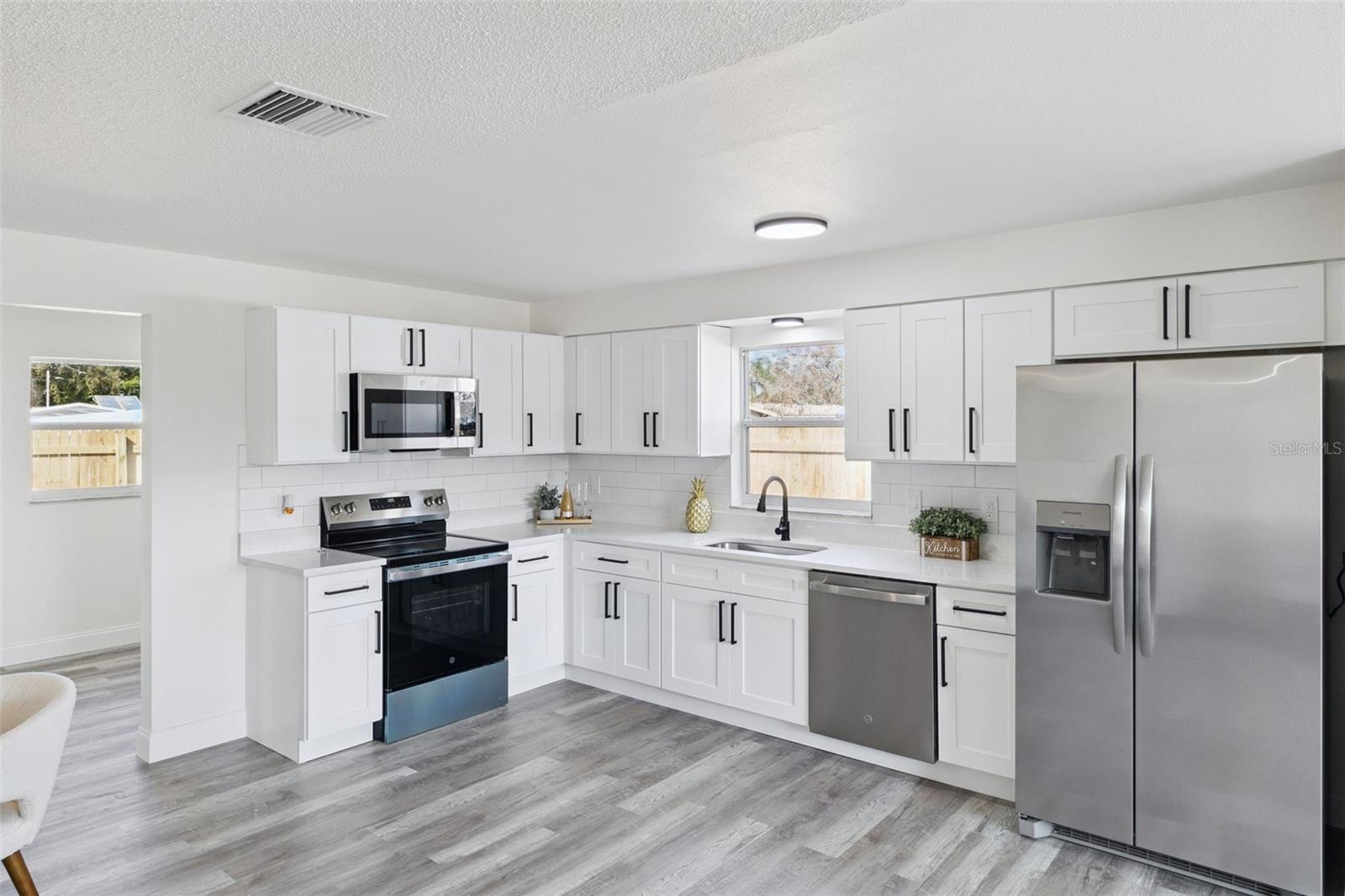 Image 9 of 23 For 1430 James Avenue