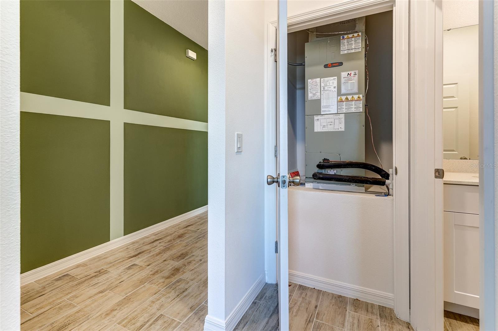 Image 12 of 72 For 3090 Suraj Circle