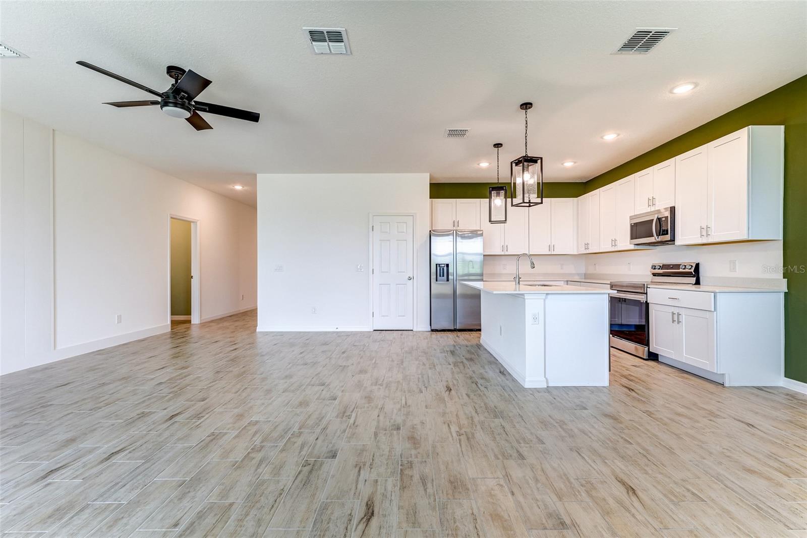 Image 28 of 72 For 3090 Suraj Circle