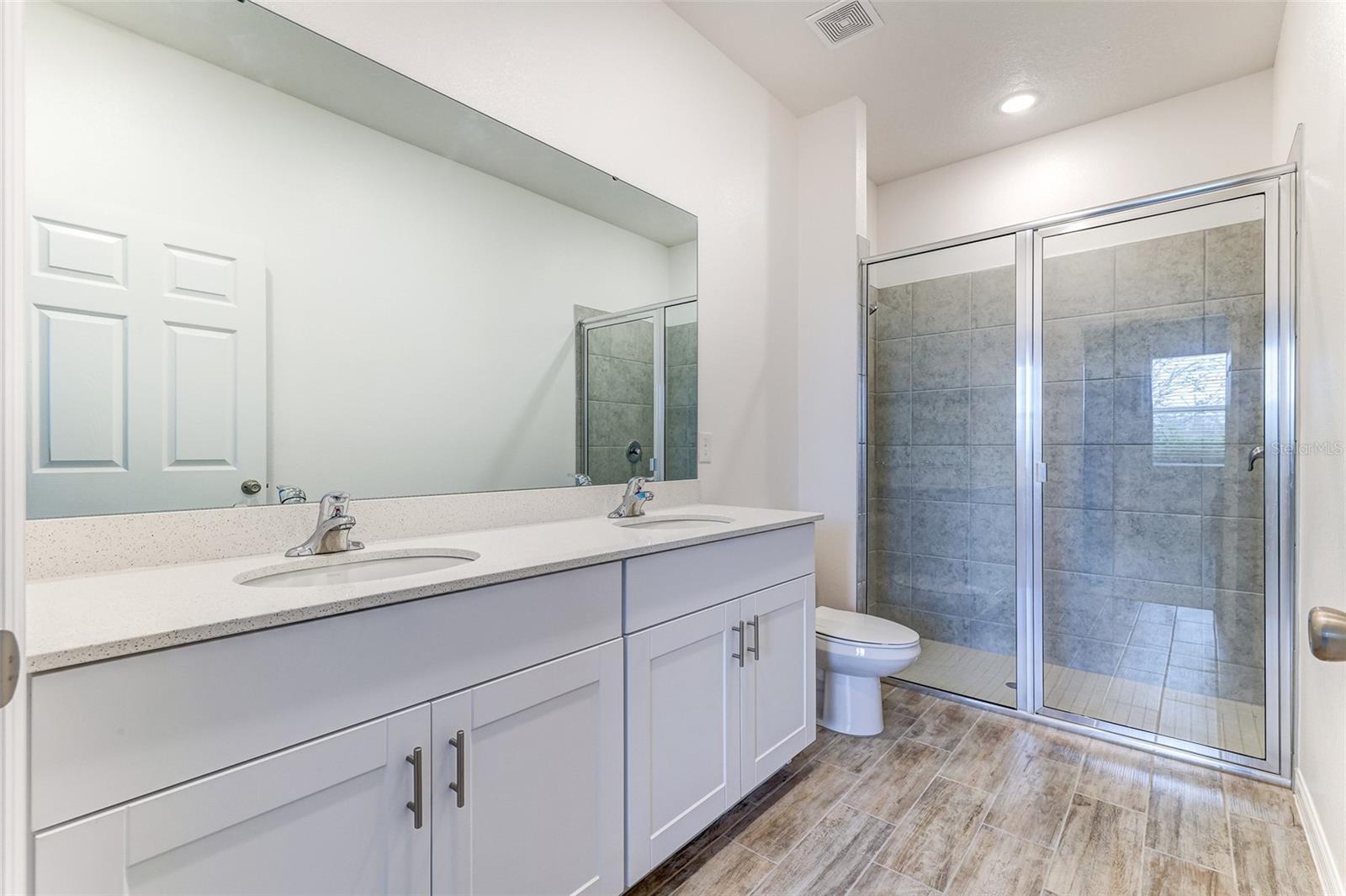 Image 39 of 72 For 3090 Suraj Circle