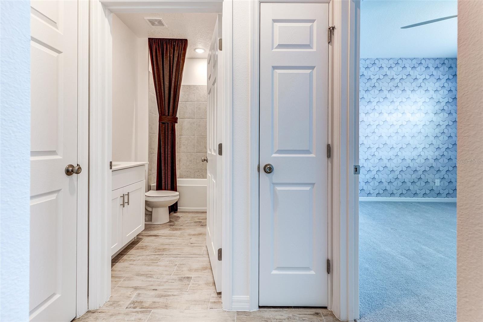 Image 8 of 72 For 3090 Suraj Circle