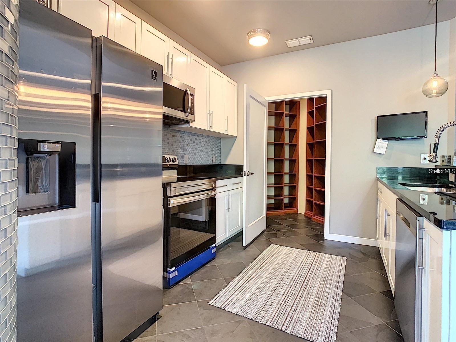 Image 3 of 30 For 1 Eola Drive 11