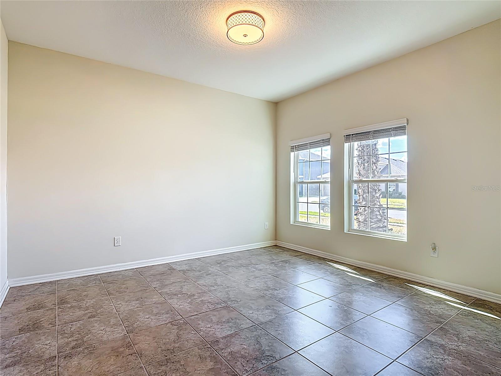 Image 10 of 39 For 1813 Castleton Dr