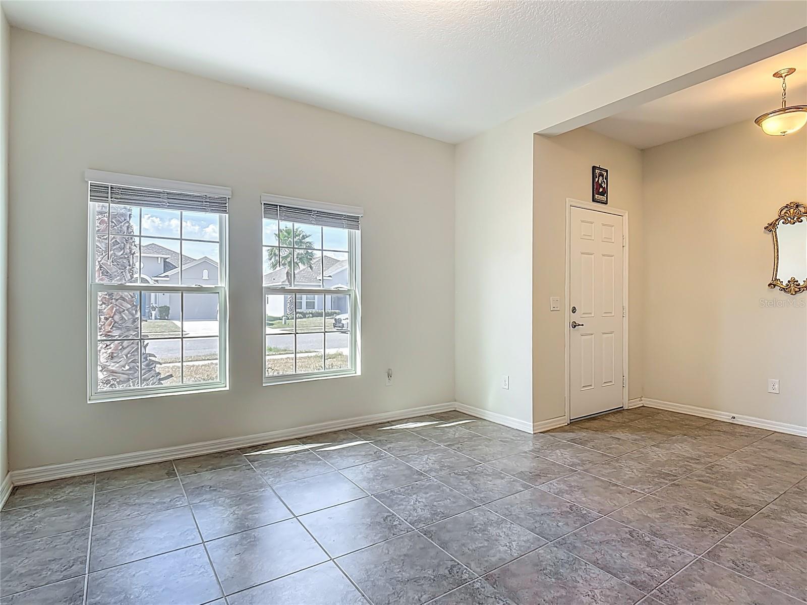 Image 11 of 39 For 1813 Castleton Dr