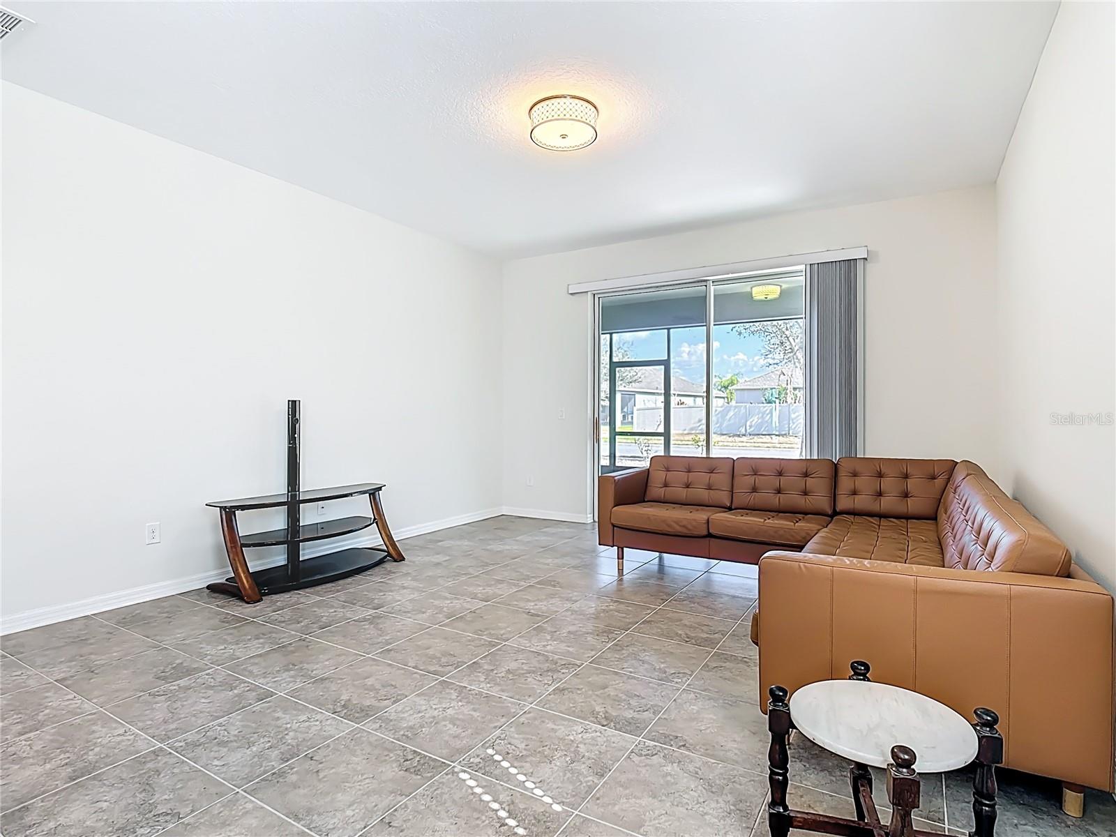 Image 16 of 39 For 1813 Castleton Dr