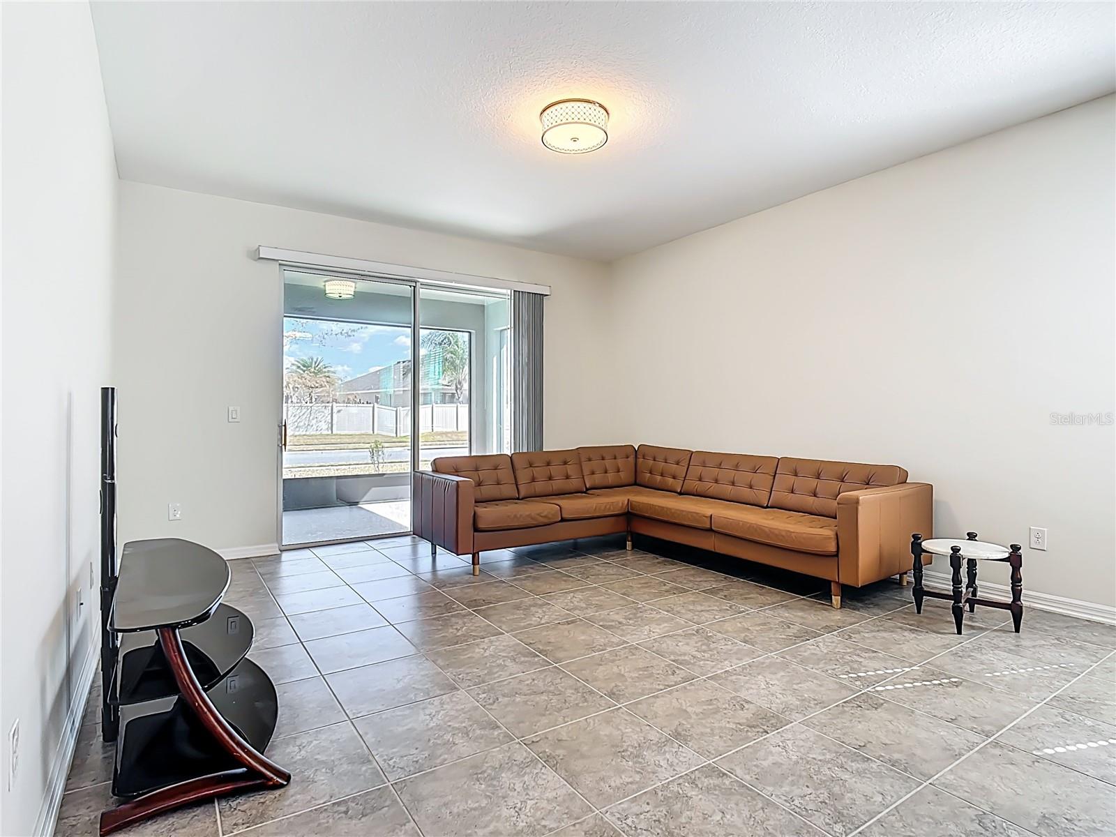 Image 17 of 39 For 1813 Castleton Dr