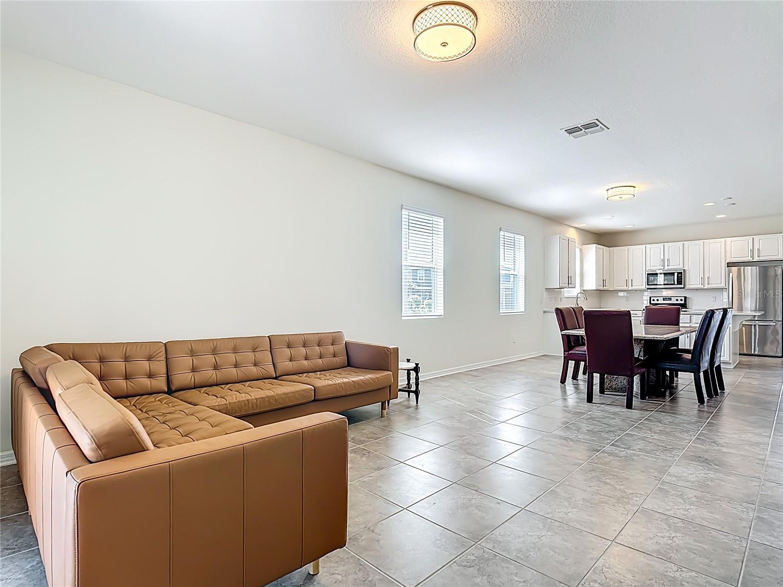 Image 18 of 39 For 1813 Castleton Dr