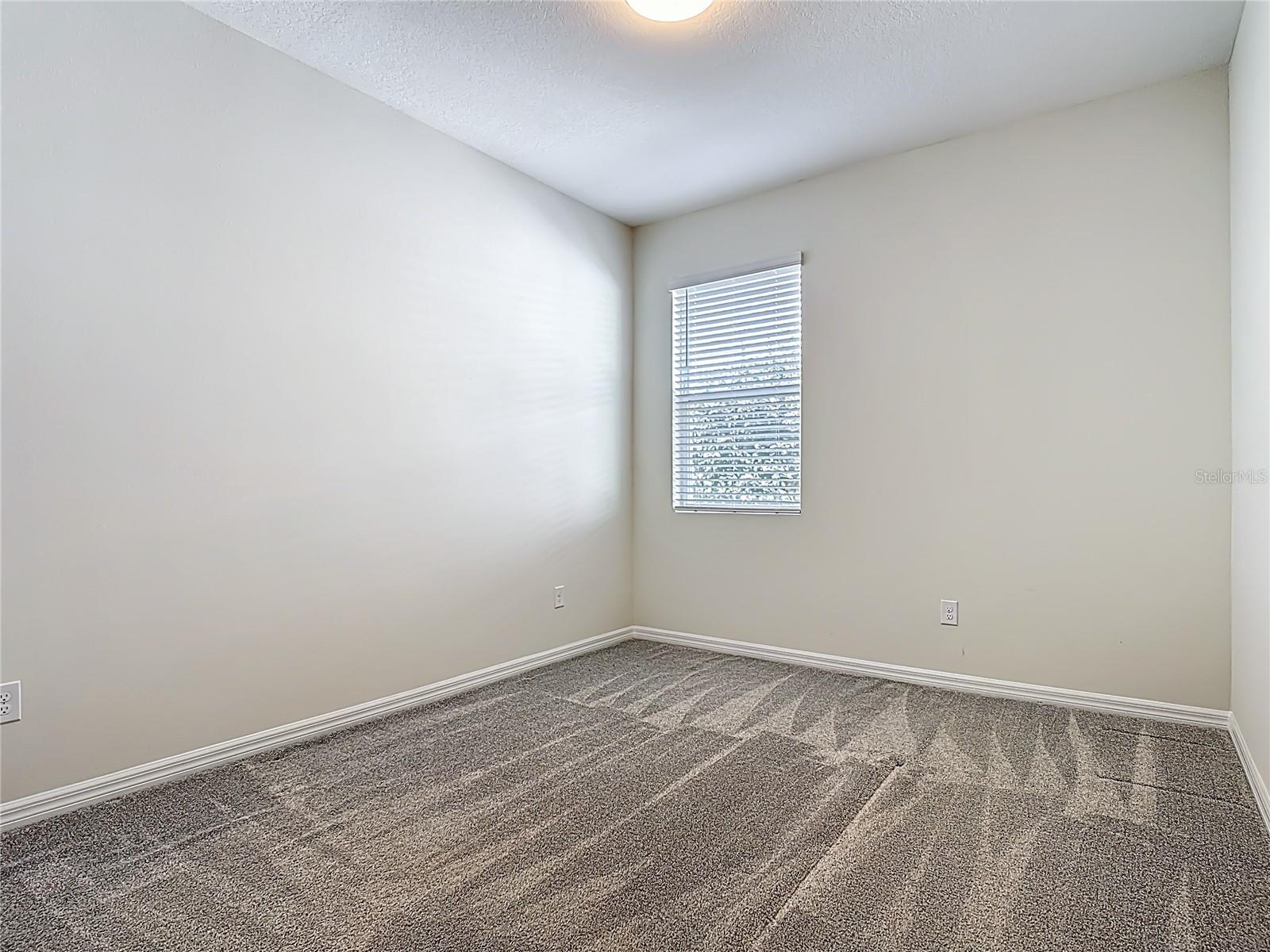 Image 20 of 39 For 1813 Castleton Dr