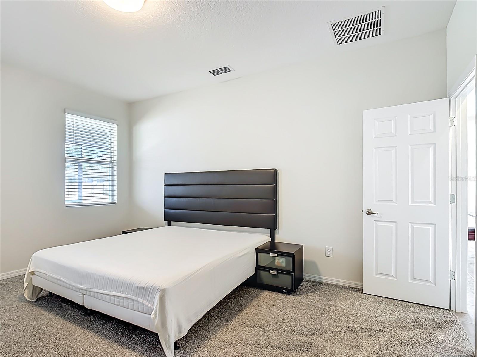 Image 27 of 39 For 1813 Castleton Dr