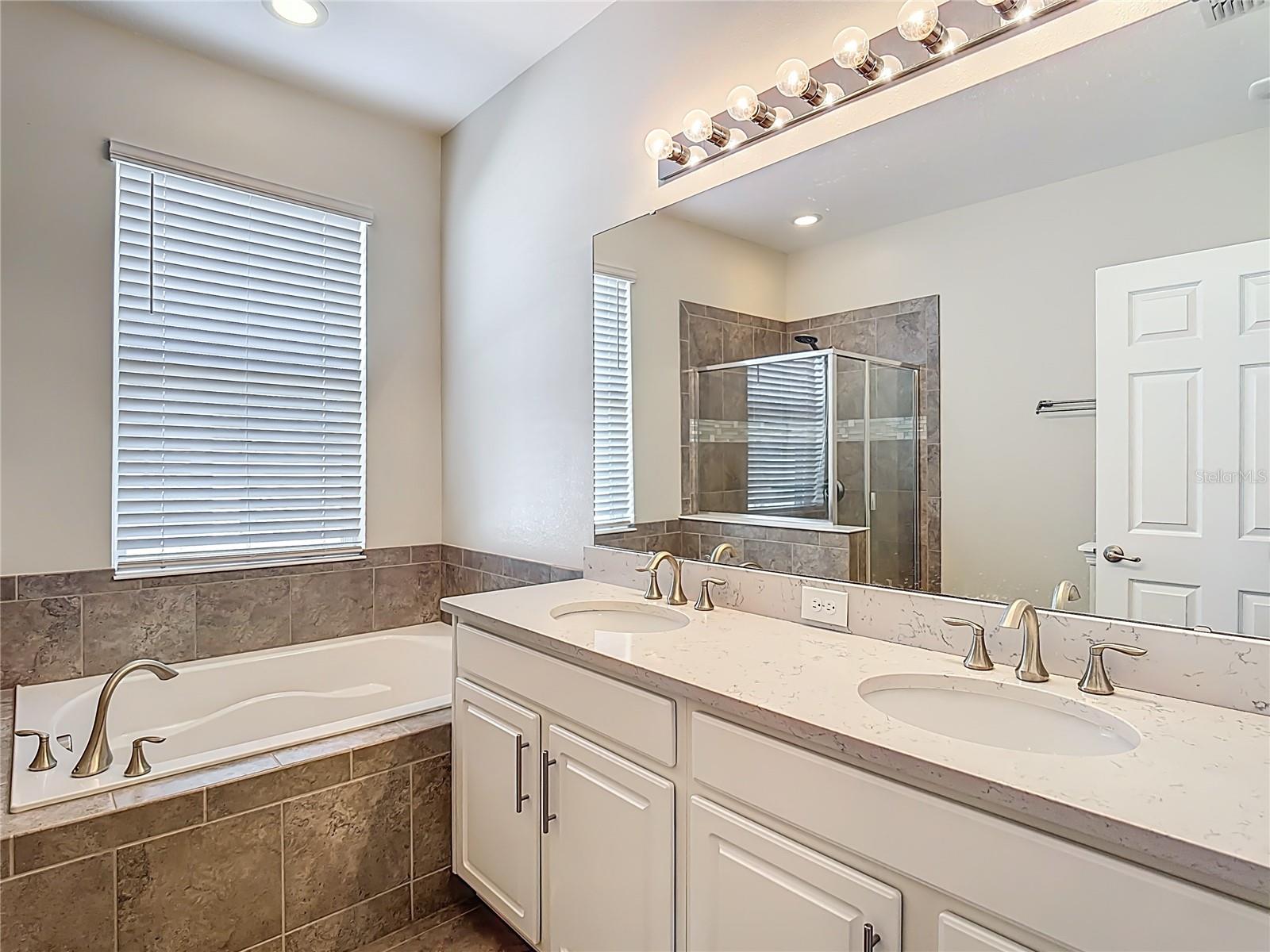 Image 29 of 39 For 1813 Castleton Dr