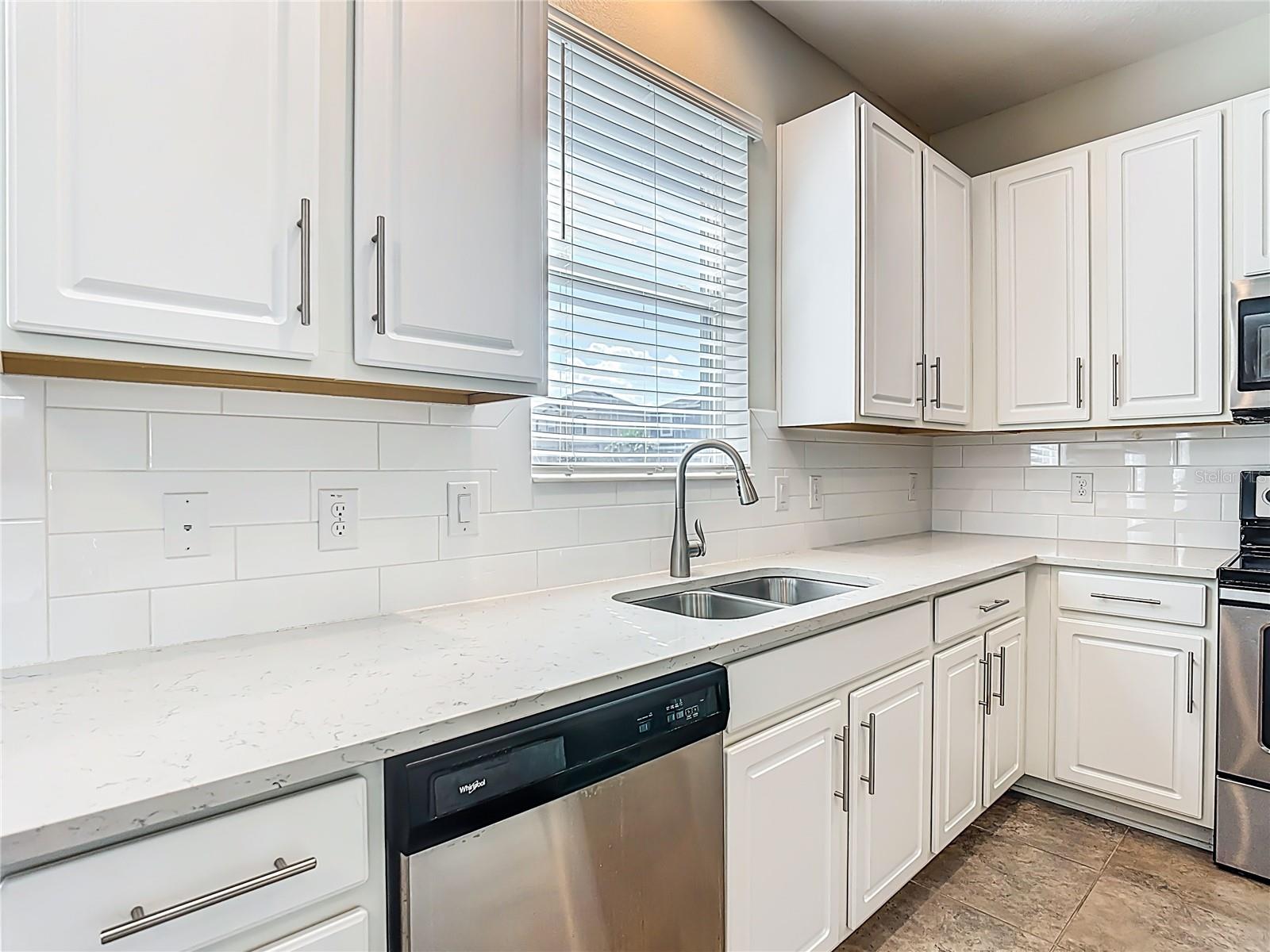 Image 6 of 39 For 1813 Castleton Dr