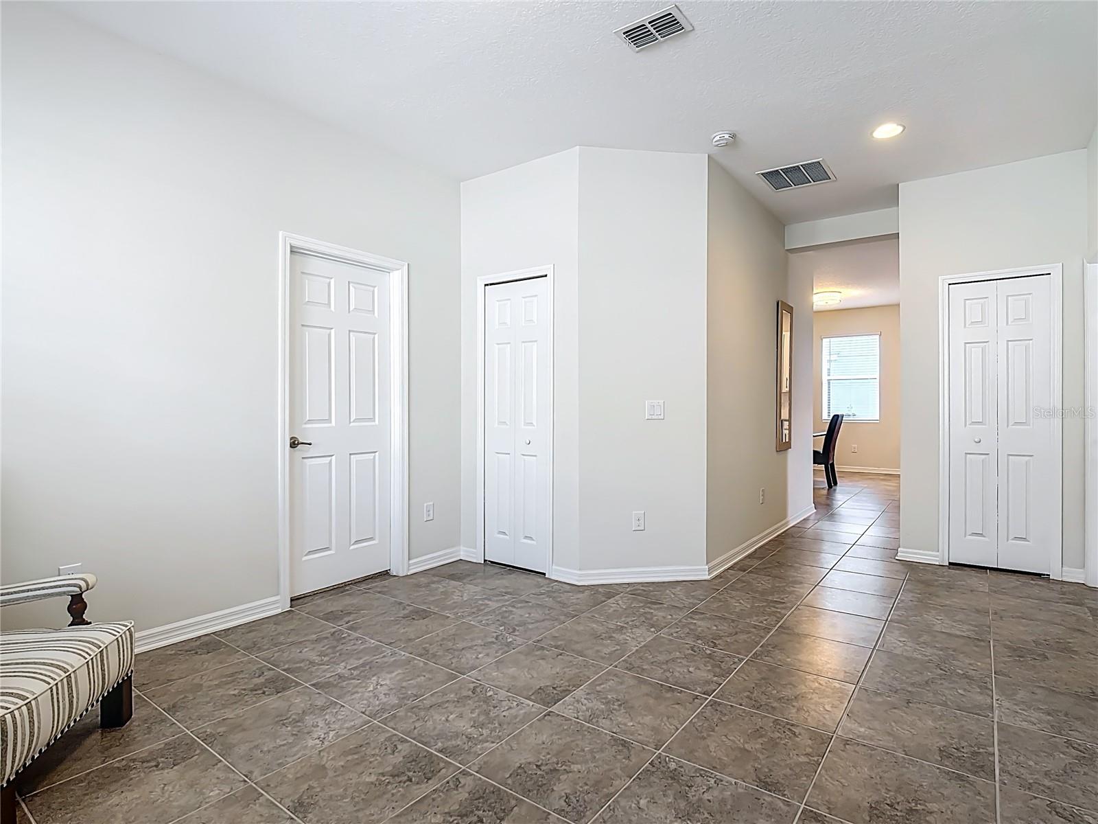 Image 7 of 39 For 1813 Castleton Dr