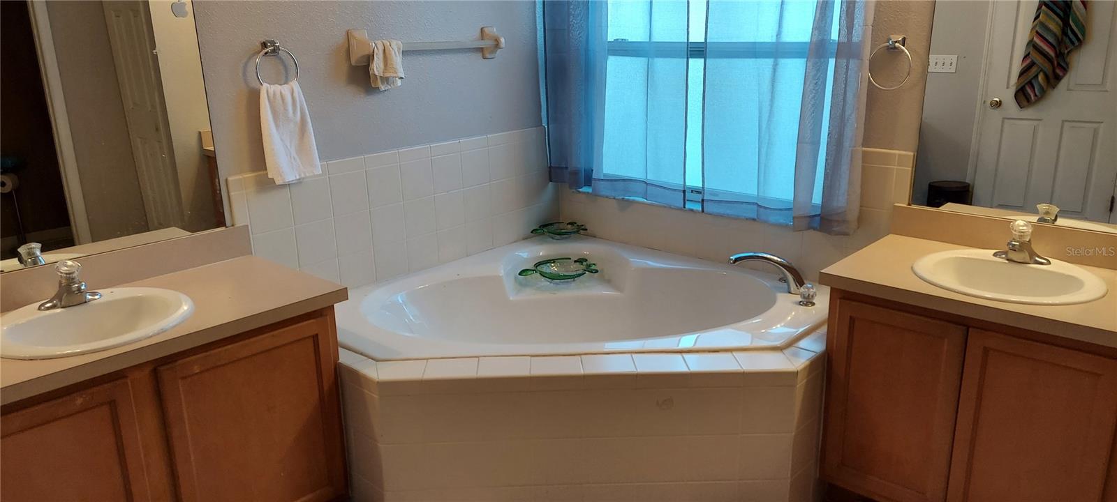 Image 4 of 13 For 1124 Bluegrass Drive