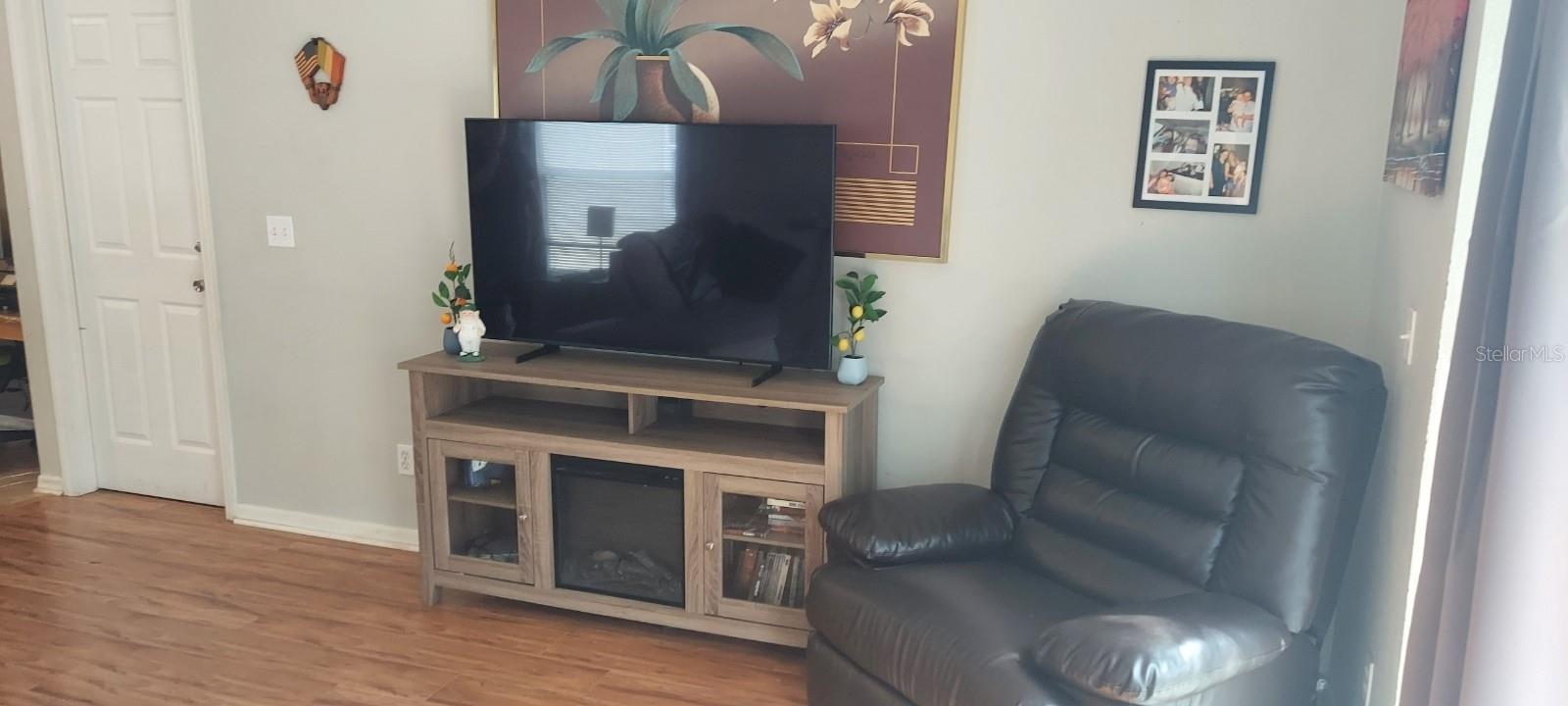 Image 7 of 13 For 1124 Bluegrass Drive